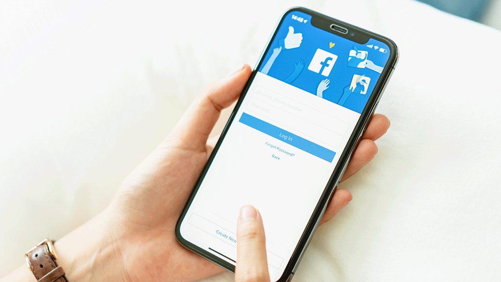 Karrierewebsite vs. Social Media Profil