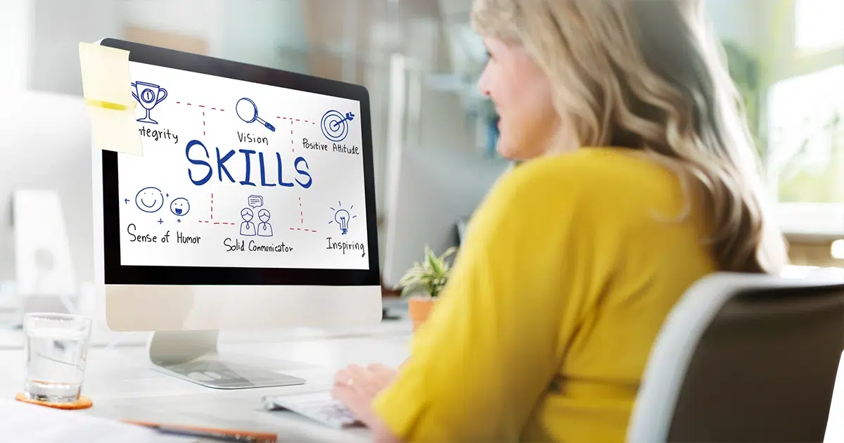 Soft Skills: persönliche und soziale Kompetenzen Soft Skills: Übersicht wichtiger persönlicher Kompetenzen am Bildschirm dargestellt