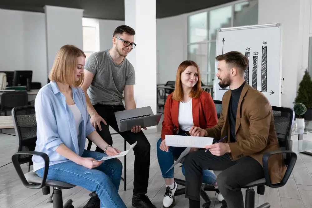 HR Manager sitzen zusammen