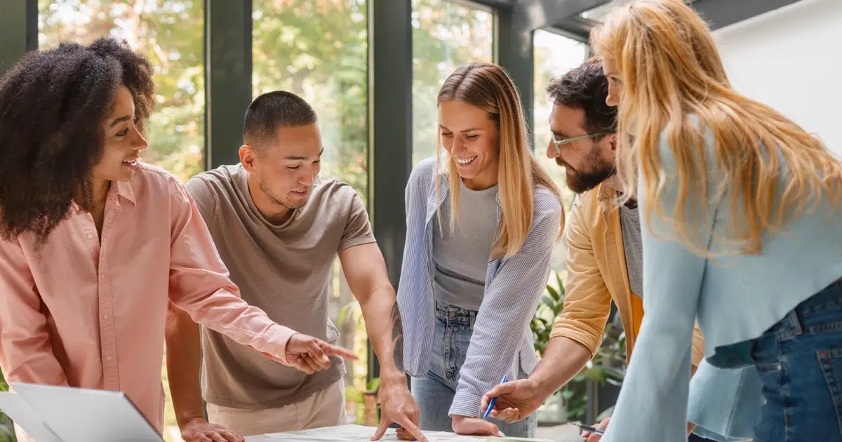 Teamentwicklung bedeutet auch Unternehmenswerte als Grundlage für Zusammenarbeit und Erfolg Teamentwicklung durch gemeinsame Projektarbeit