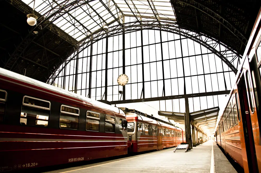 Verpflegungsmehraufwand bei Dienstreisen mit der Bahn Zugreise im Bahnhof als Beispiel für eine berufliche Auswärtstätigkeit